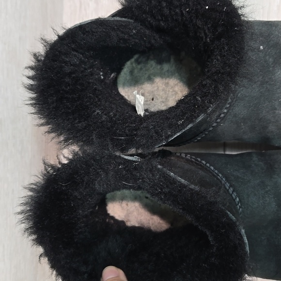 Ugg Australia Women's 3352 Button Black Suede Sheepskin Ankle Boots Shoes Sz 9 - Picture 5 of 11